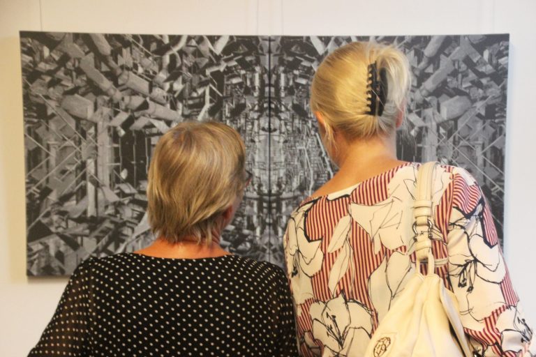 Redebeitrag: Kunst ist frei. Sie darf nicht dienen. Sie muss nicht gefallen.